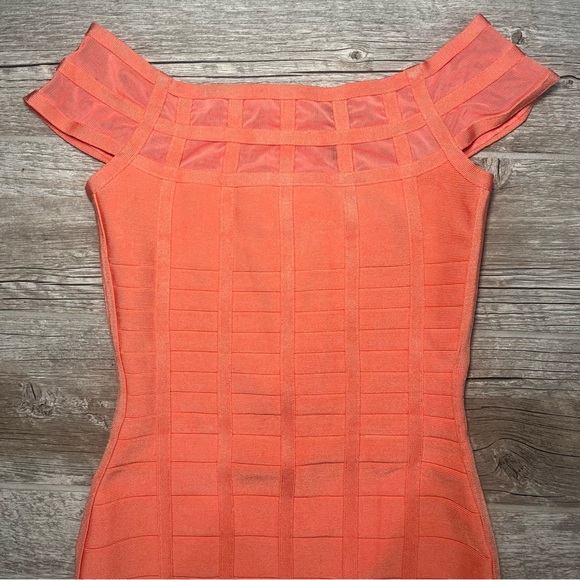 MARCIANO Off the Shoulder Body con Mini Dress - Picture 2 of 7